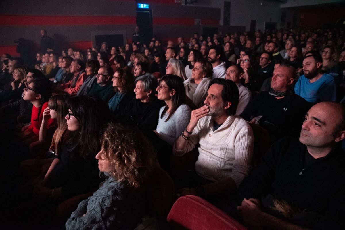 La platea del teatro piena durante MUTOPIA